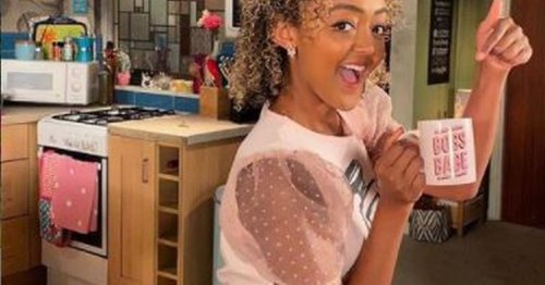 Corrie actress' 'filthy' photo has fans making same point