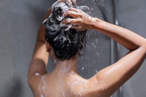 5 Mistakes That Can Make Dandruff Worse