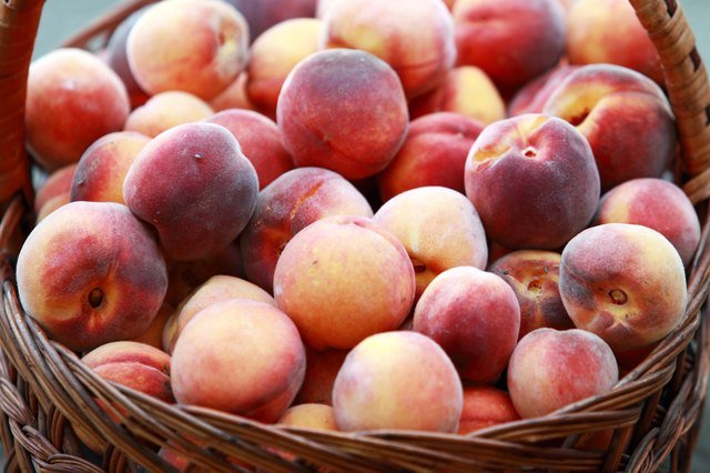 How to Wash Peaches, and if You Should Use Vinegar