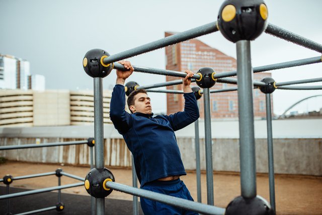 Test Your Strength With These 4 Benchmark CrossFit WODs