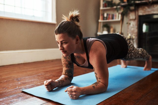 Can’t Hold a Plank for More Than 30 Seconds? Here’s What Your Body Is Trying to Tell You