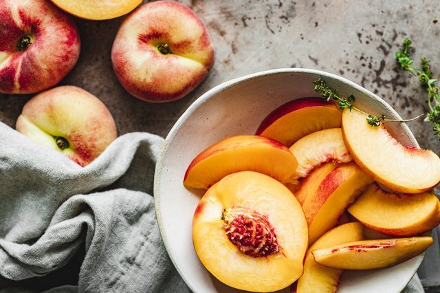 How to Prevent Cut Peaches From Turning Brown