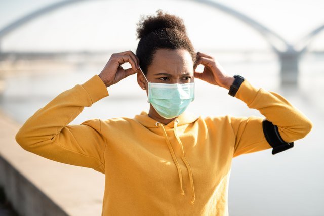 7 Ways to Keep Seasonal Allergies Under Control When You Wear a Mask All Day