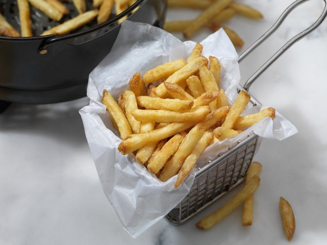 How to Use an Air Fryer to Make Deliciously Crispy Food Without All the Oil