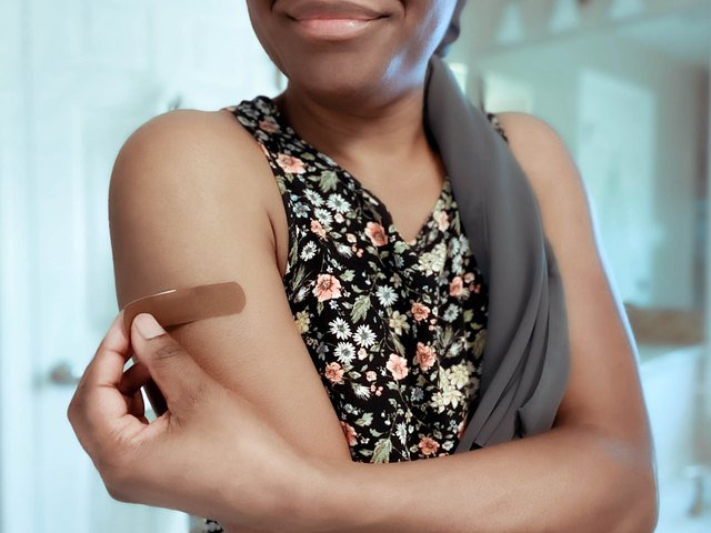 The Best Ways to Manage COVID Vaccine Side Effects, According to a Doctor