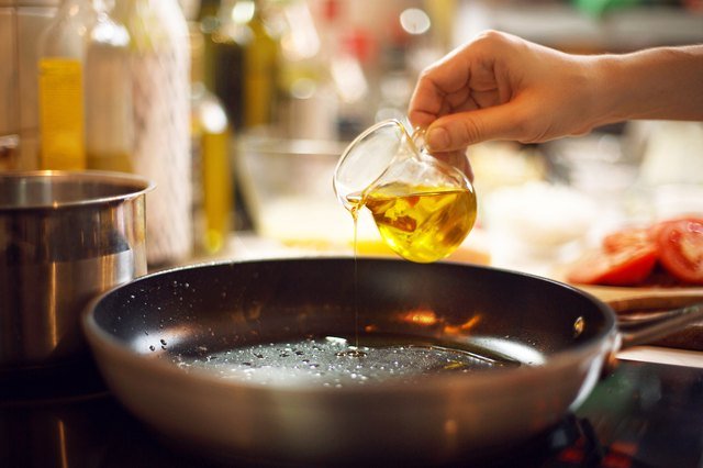 The Nutrition Facts of 7 Different Cooking Oils, and 2 Oils to Avoid