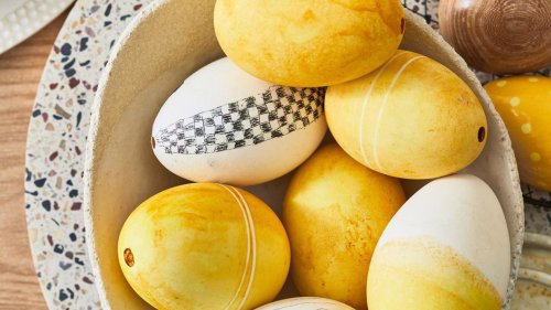 Gelbe Ostereier mit Kurkuma färben: Anleitung