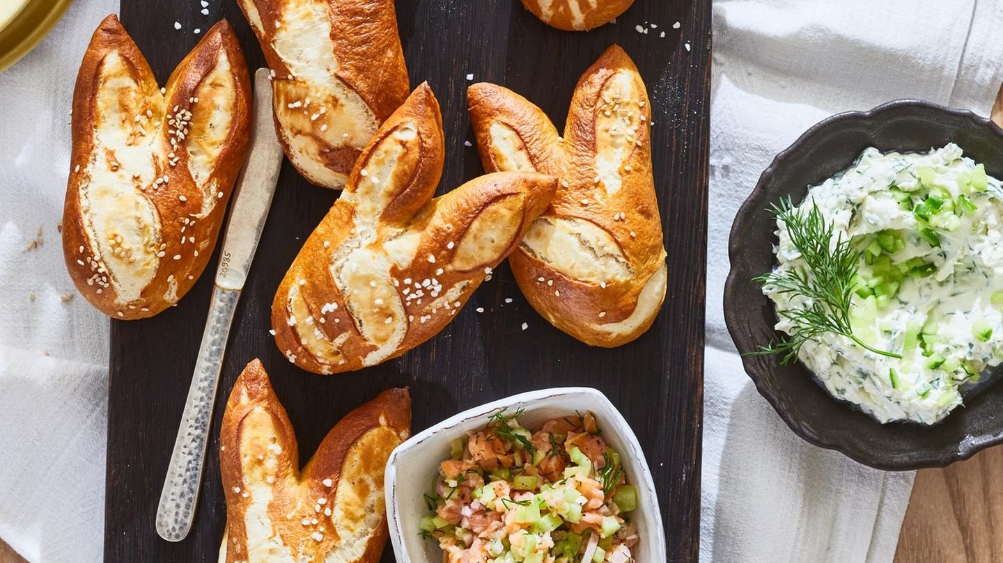Laugenhasen mit Kräutercreme und Lachshäckerle