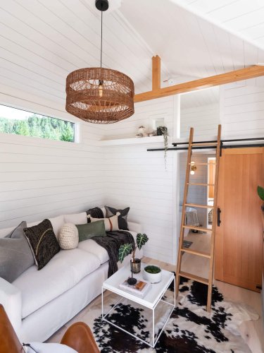 They Downsized Without Sacrificing Comfort -This Tiny Home Even Has a Downstairs Bedroom
