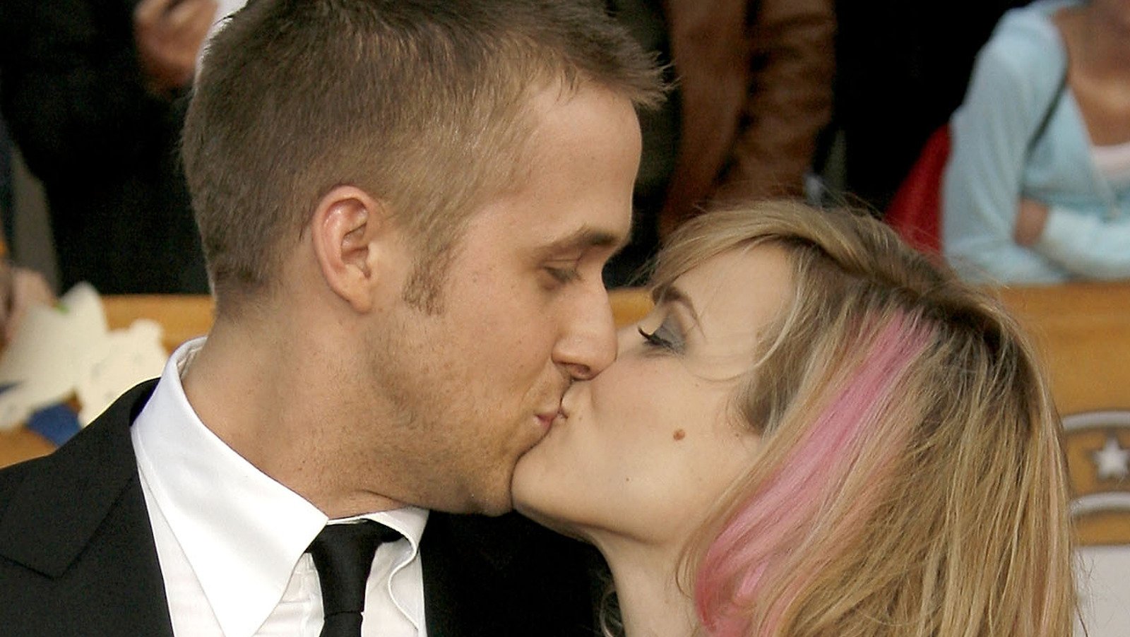 Famous Co-Stars Who Really Enjoyed Kissing Each Other - Looper