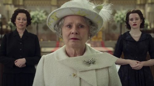 Who Plays The Queen In The Crown?