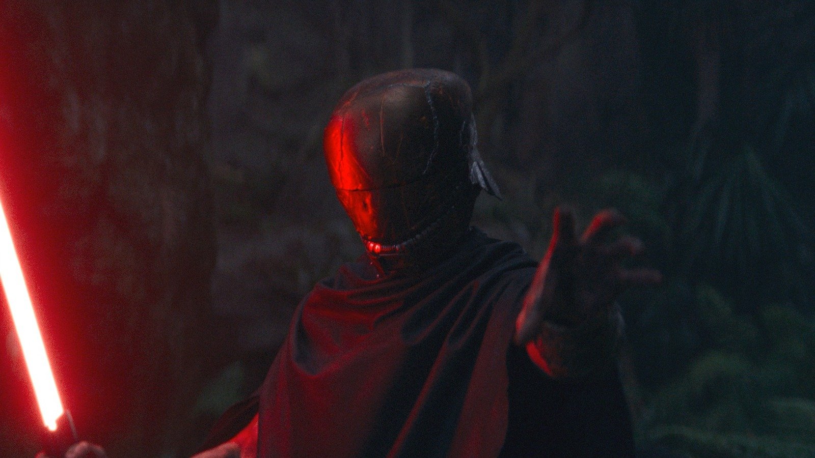 How The Acolyte's Sith Villain Cut Off Lightsabers & The Force In Episode 5