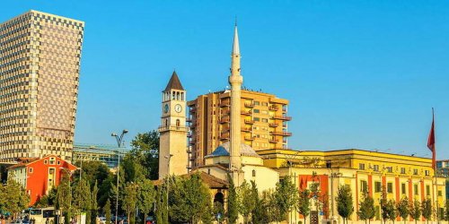 Cap sur la Grande Bleue – Tirana, capitale résiliente