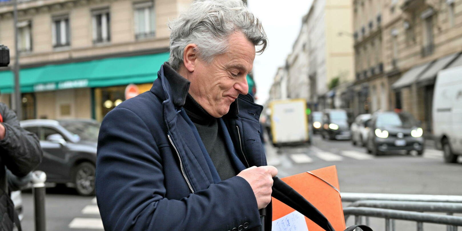 Fabien Roussel s’insurge à son tour contre une affiche d’un Insoumis le visant