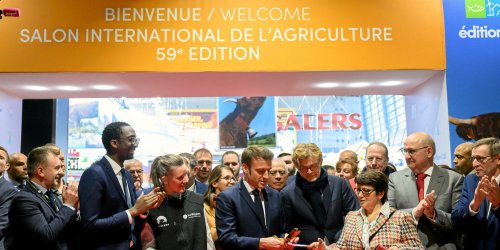 Emmanuel Macron déclenche une nouvelle crise avec les agriculteurs, à la veille du Salon de l'agriculture