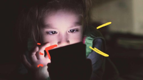 Crianças passam um quarto do dia no celular, afirma pesquisa