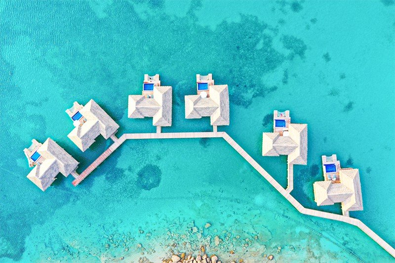 The 14 Best Caribbean Overwater Bungalows [2022]