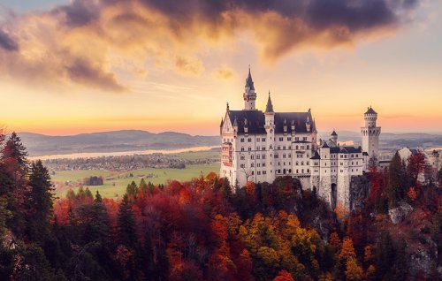 THE 19 BIGGEST CASTLES IN THE WORLD