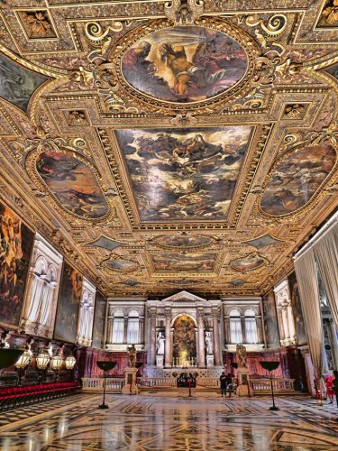 15 BEST HIDDEN GEMS IN VENICE, ITALY