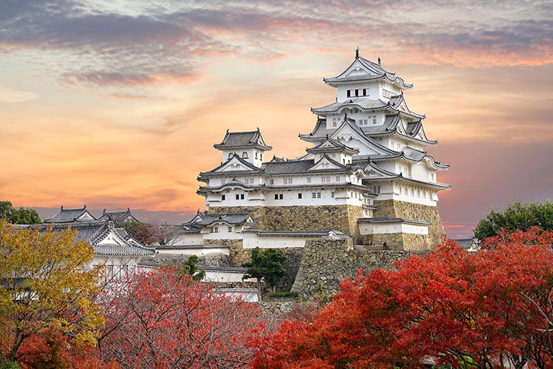 THE 19 LARGEST CASTLES IN THE WORLD