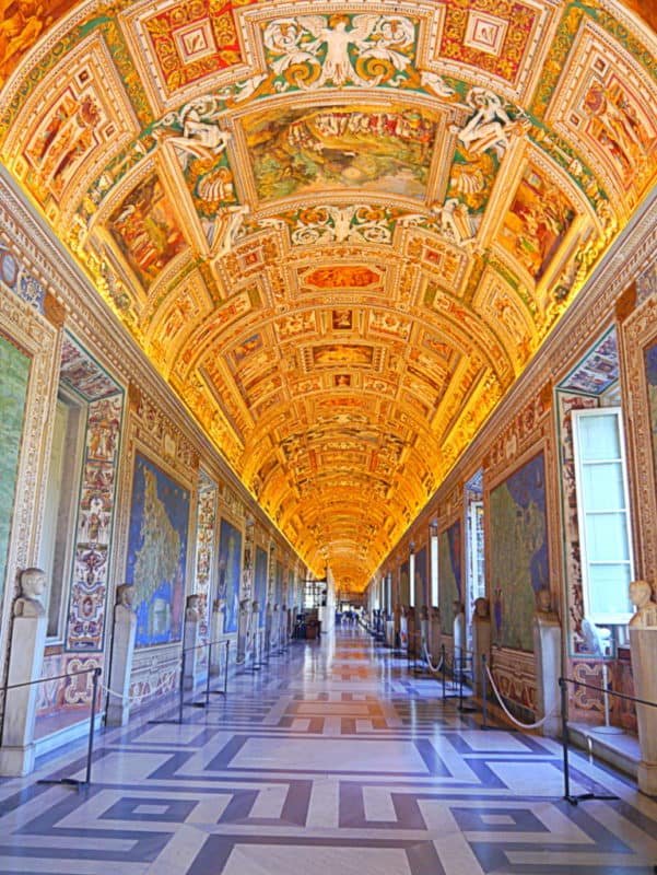 Beat the Crowds - Fascinating Sistine Chapel, St Peter's and Vatican Tour