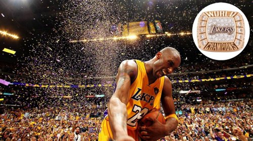 Sold a decade ago for $173,000, Kobe’s 2000 Championship ring recently fetched an astonishing $927,000! This unique piece, meant for his dad, showcases 40 diamonds & Kobe’s everlasting legacy.