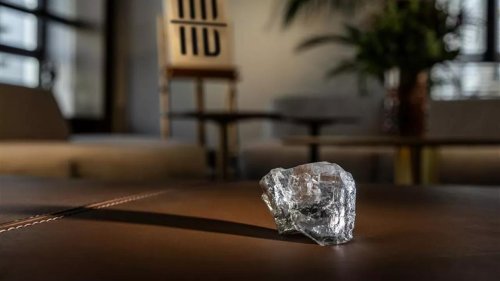 Antwerp welcomes Seriti, a massive 1,094-carat diamond from Botswana’s Karowe mine, valued in the tens of millions