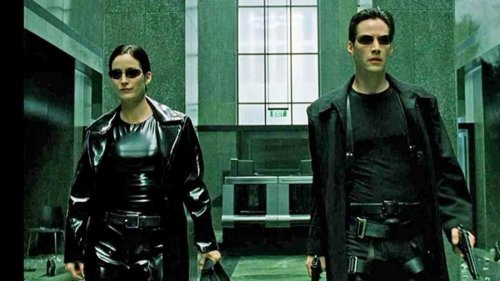 After his young sister Kim battled cancer for 10 years, Keanu Reeves donated 70% of his ‘The Matrix’ salary a whopping $31.5 million to leukemia research.