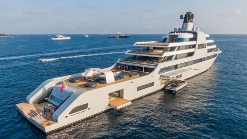After being asked to depart immediately from the Turkish port, Roman Abramovich’s $600 million megayacht Solaris is on the run again and is now headed at full speed to international waters to save itself from EU authorities.