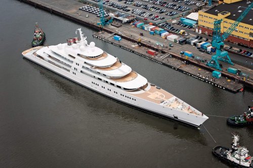 Azzam, the world’s largest superyacht may soon get itself a new billionaire owner. Built by an army of 4,000 skilled workers the $600 million vessel is a floating palace in itself.