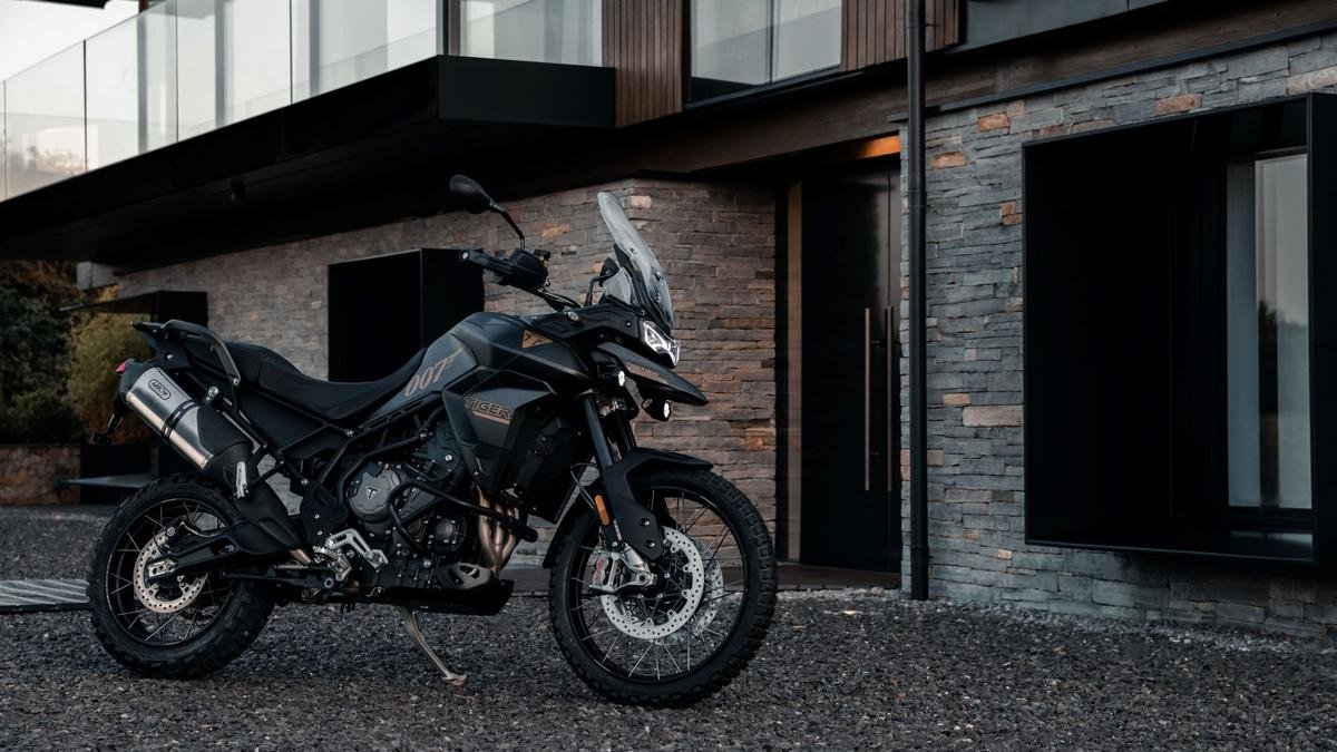 Heated seats, adjustable suspension, and a cracking 900 cc engine – The stealthy Triumph Tiger 900 Bond Edition is meant for those who want to live the adventurous life of a spy