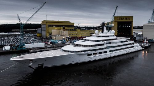 To avoid unnecessary attention, Russian billionaires are now secretly registering their megayachts as houseboats.