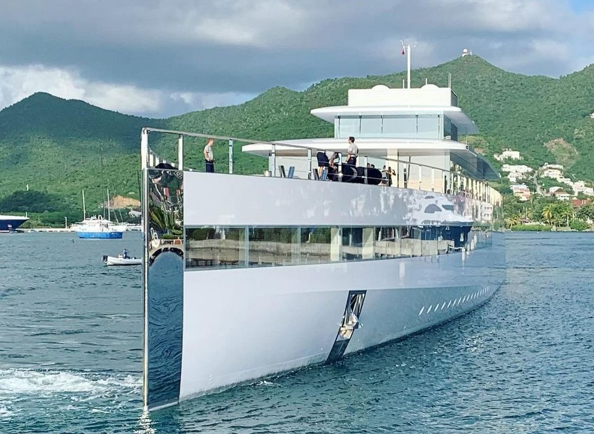 Steve Jobs' family gifted an iPod shuffle to workers who build his superyacht - cover