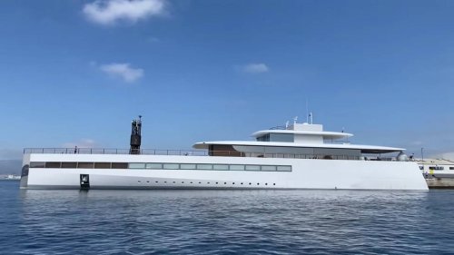 Once impounded for lack of payments, Steve Jobs’ $140 million luxury yacht Venus is an avant-garde 256-ft long cruiser. It has 40-feet floor-to-ceiling windows and its glass is created by the designer of Apple stores.