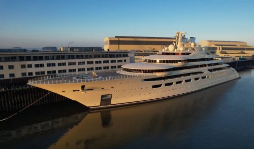 While it was being repaired, around 60 German agents swooped in and raided billionaire oligarch Alisher Usmanov’s $800 million megayacht ‘Dilbar’. Officials are frisking every corner of the 510 ft long luxury vessel for evidence of tax evasion.