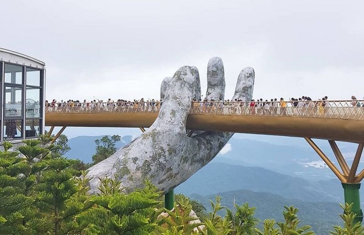 Vietnam’s newest bridge is held by a pair of giant hands and it is driving the Internet crazy