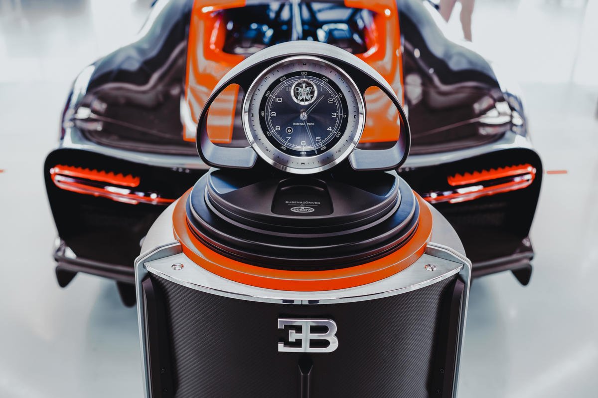 Just for your $200,000 watches – Buben & Zorwerg has partnered with Bugatti for multifunction safes and watch winders