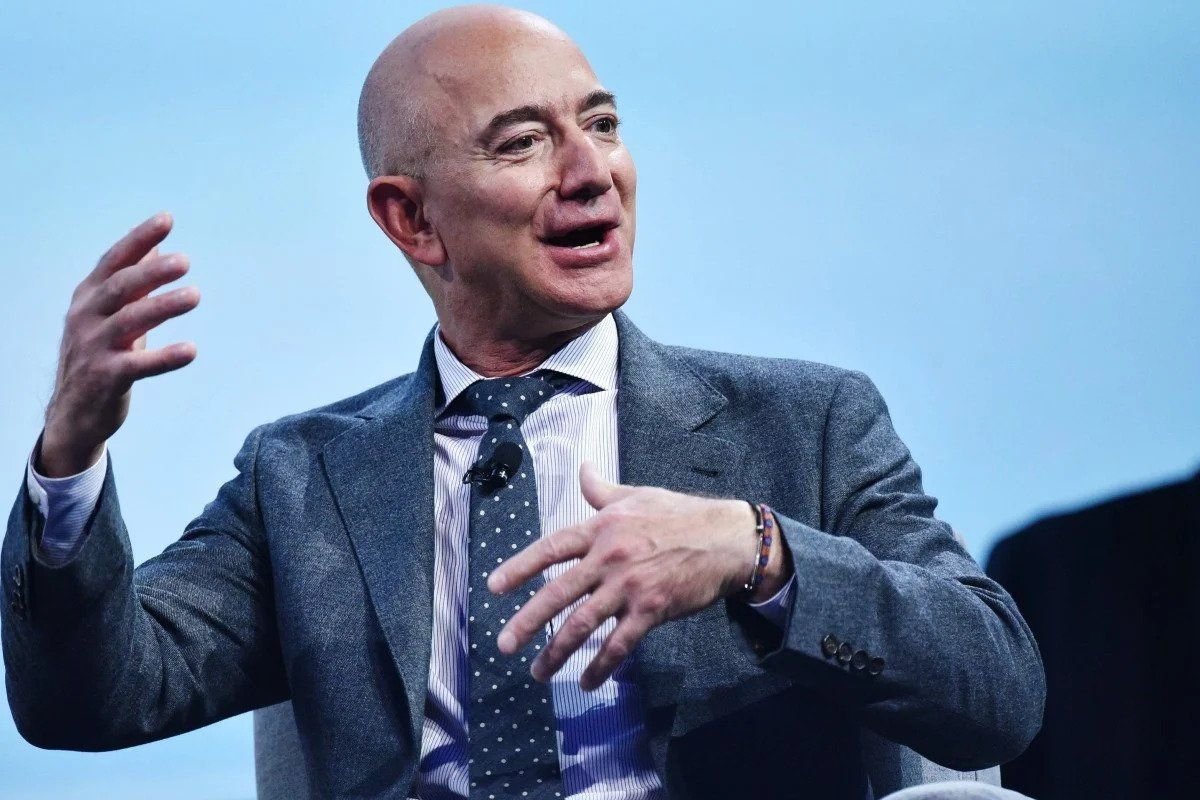 No Rolex please. From Elon Musk to Jeff Bezos you will be surprised at the watches the ultra rich wear. Bill Gates proudly wears a $70 Casio watch - Luxurylaunches