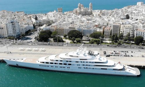 Here are the top 9 largest yachts in the world that are not owned by Russians – With most of them owned by Middle Eastern billionaires, these floating palaces have it all, from onboard hospitals to golf training facilities to basketball courts.