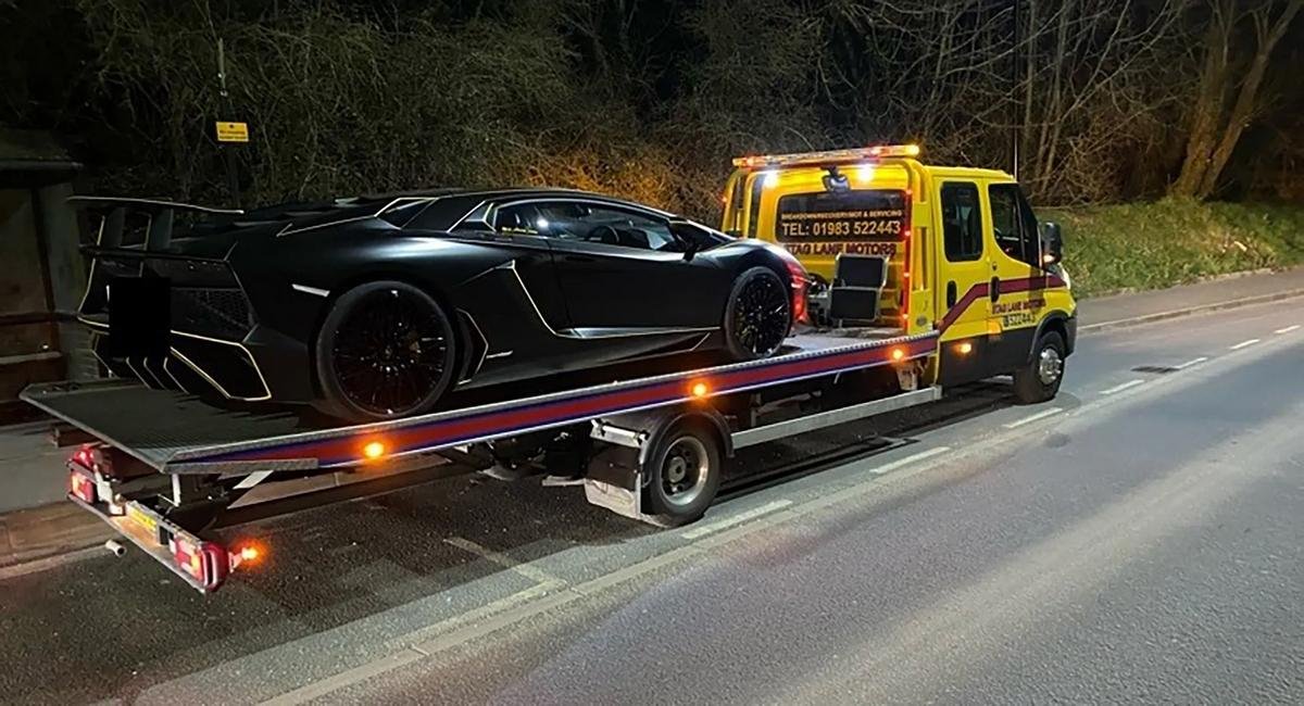 Lamborghini Aventador worth $300,000 was seized by the police after the stingy owner did not pay road taxes worth a mere $660