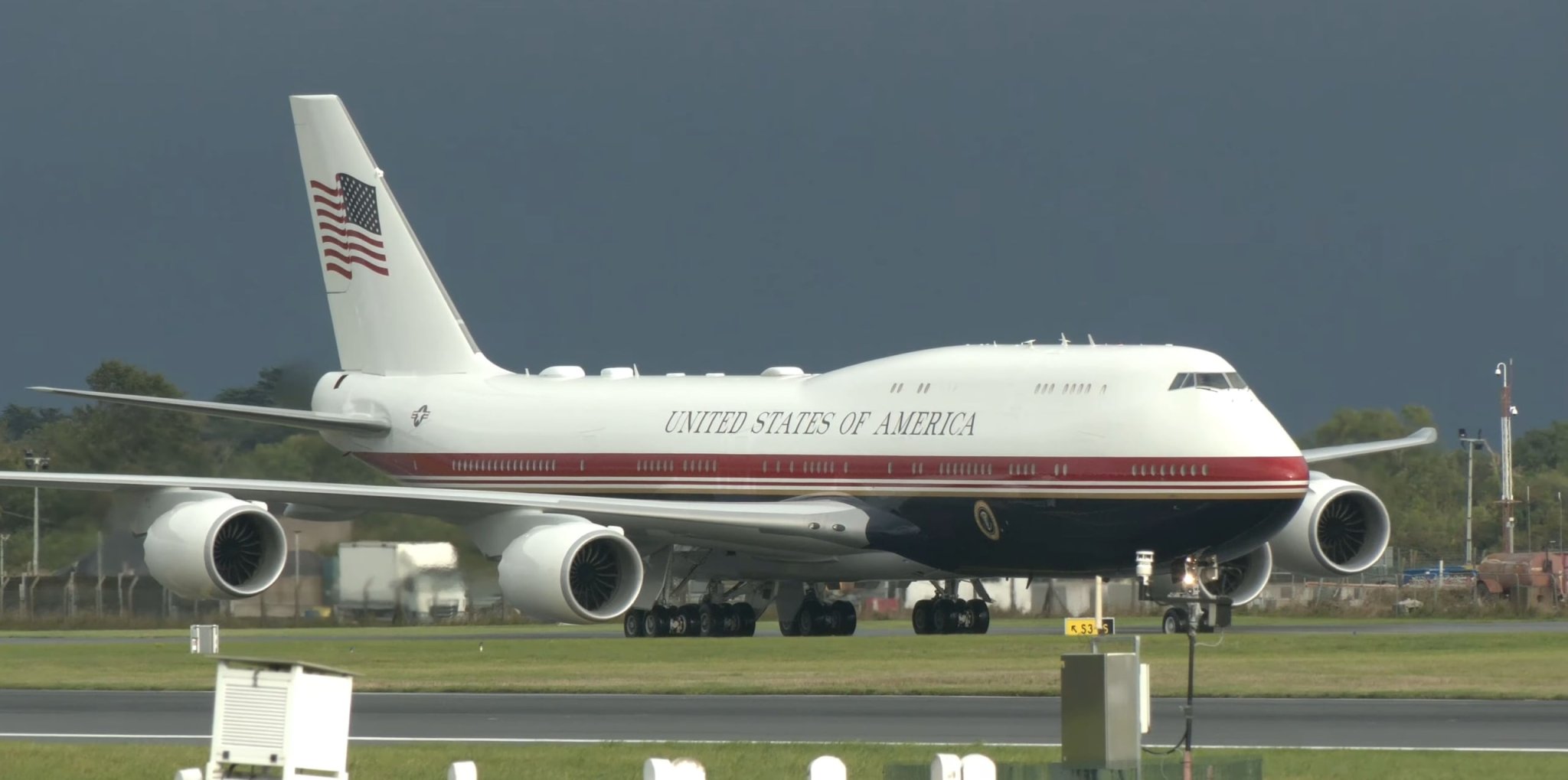 The $400 million Qatar-donated 747-8 completed its shortest publicly documented presidential flight yet, carrying the US