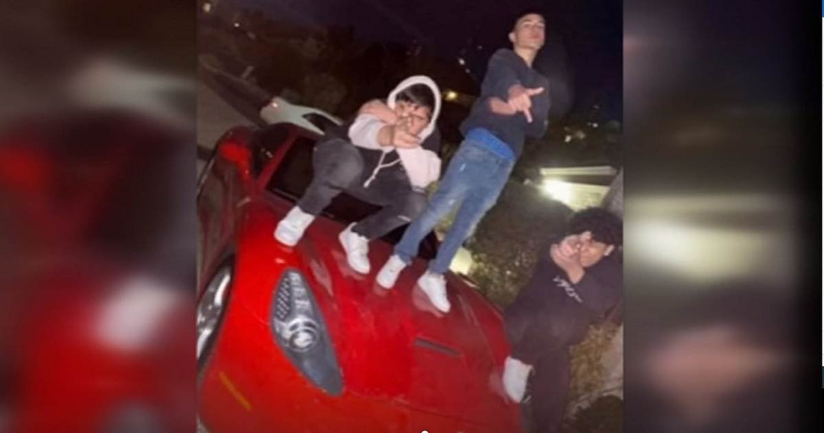 Just for a Instagram post – Kids in Texas vandalize a parked Ferrari by standing on it