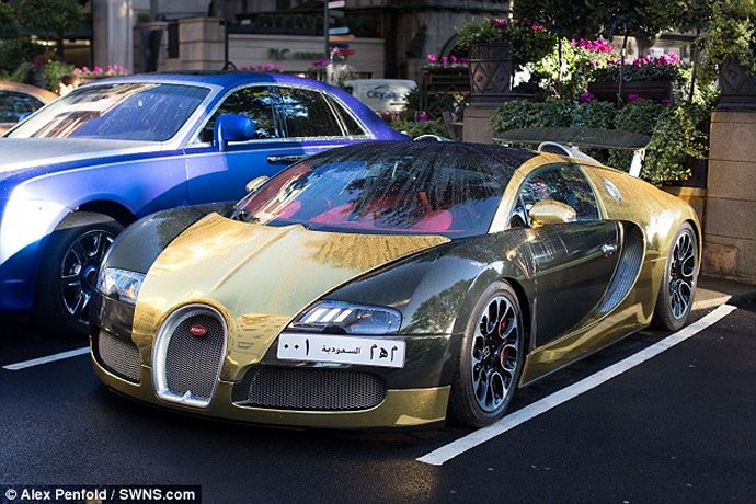 Gold Bugatti Veyron of a Saudi millionaire makes crowds go berserk in London - Luxurylaunches