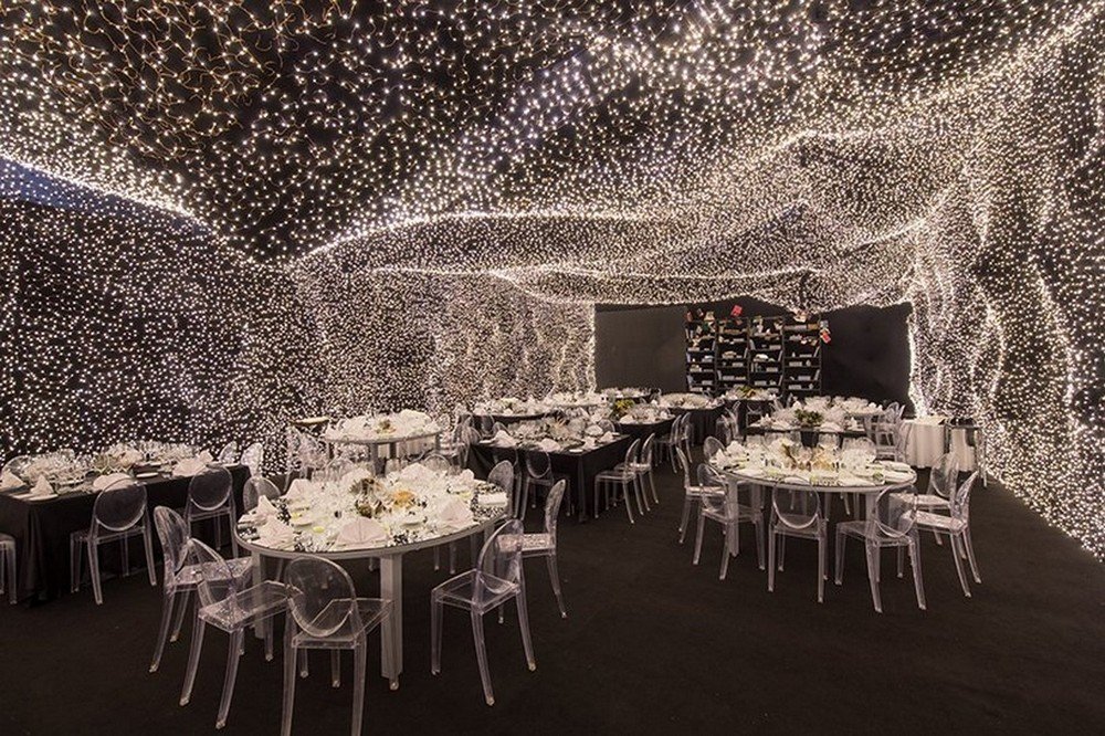 An Instagrammers dream come true – The ‘Interstellar’ restaurant in Mexico city is decorated with 250,000 LED lights