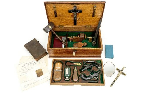 Complete with a gothic Bible, crucifixes, a stake, and more. A real-life vampire slayer’s kit from the 19th century led to an international bidding war.