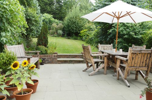 Luxurious patio makeover: Inspiring ideas for a chic outdoor retreat