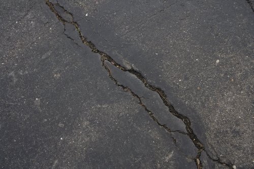 If You See These 5 Signs—It’s Not Too Late! Replace Your Businesses’ Asphalt Driveway Today!