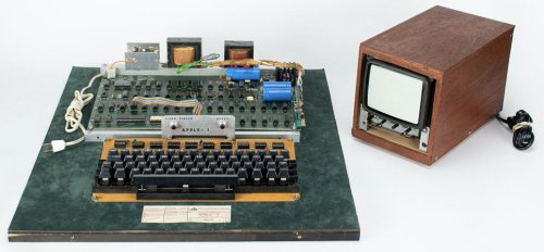 Rare Fully Functional Apple-1 Computer Fetches Over $450,000 at Auction