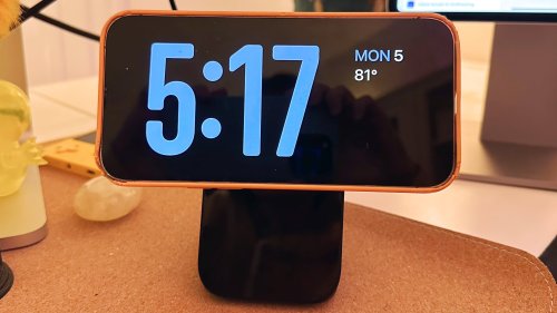 iOS 17's StandBy Mode Turns a Charging iPhone Into a Home Hub | Flipboard