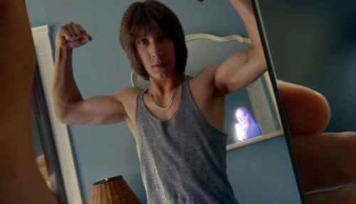 New Apple Intelligence Ad Promotes Photos App’s ‘Clean Up’ Feature